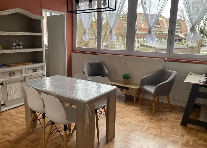 Lumineux Avec Balcon Au Centre De Dunkerque